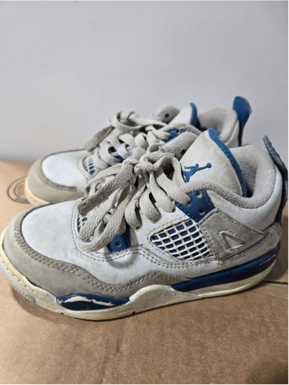 Boys Jordan Sneakers Size 11 (Toddler Boy) White and Blue